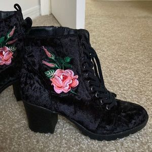 Black velvet booties with floral design